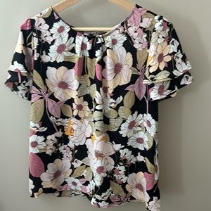 Women’s Medium Floral short sleeve Blouse
